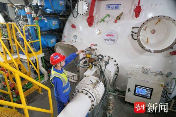 杨方策略 抢抓施工黄金季，海太长江隧道“江海号”盾构机掘进突破百环大关
